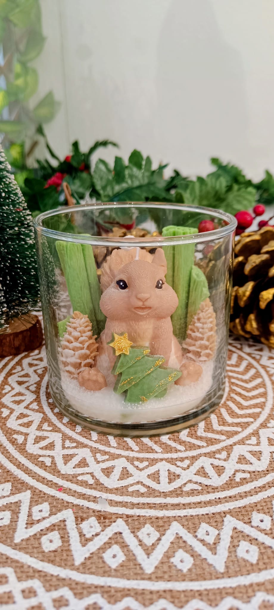 Vela Decorativa de Soja – Ardillita Navideña